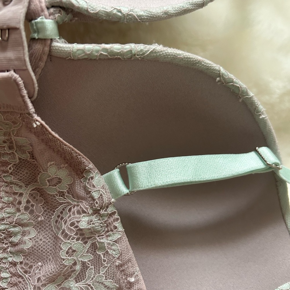 Victoria's Secret Pastel Lace Bra - Picture 3 of 5